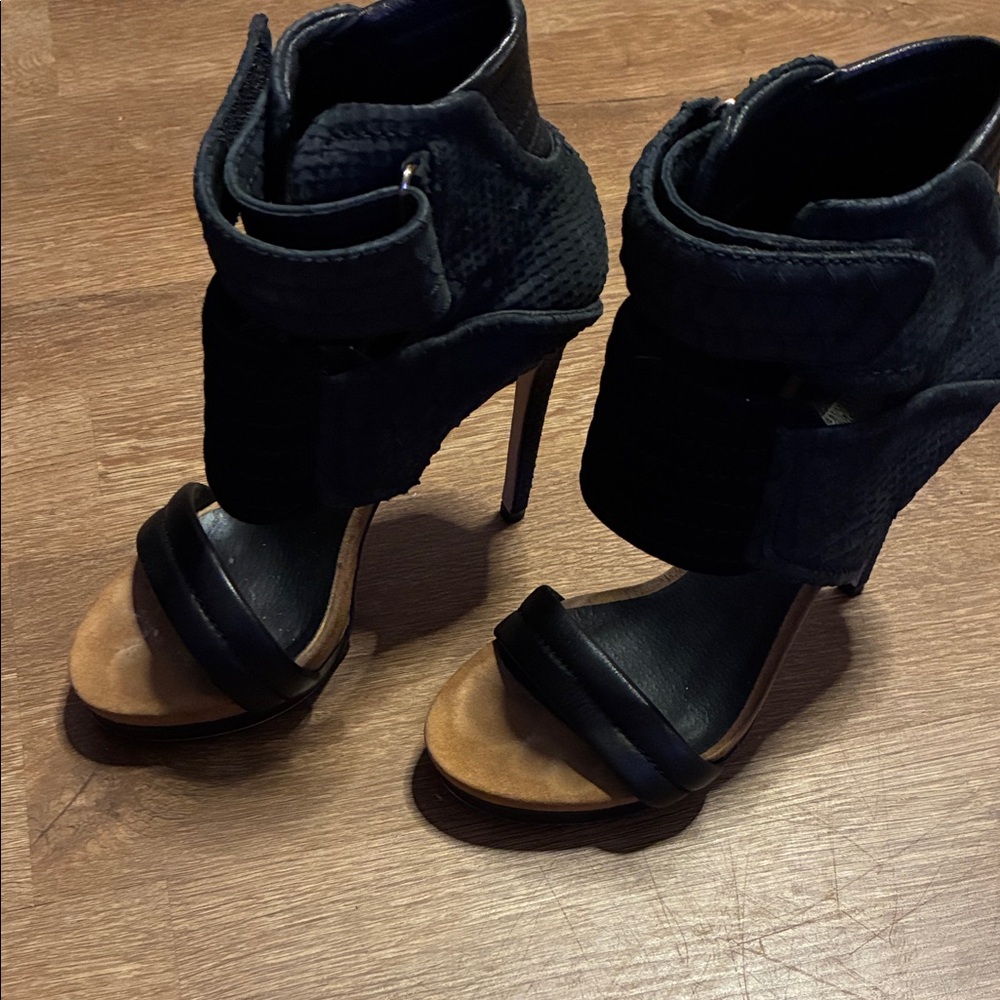 Mia Limited Edition snake skin design Stilletto